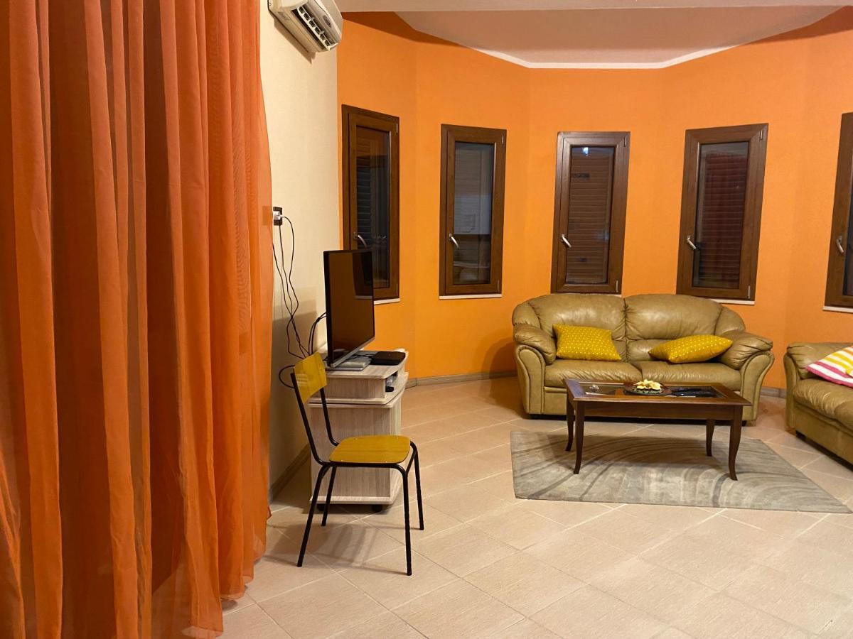 The Orange House Bed & Breakfast Assemini Bagian luar foto